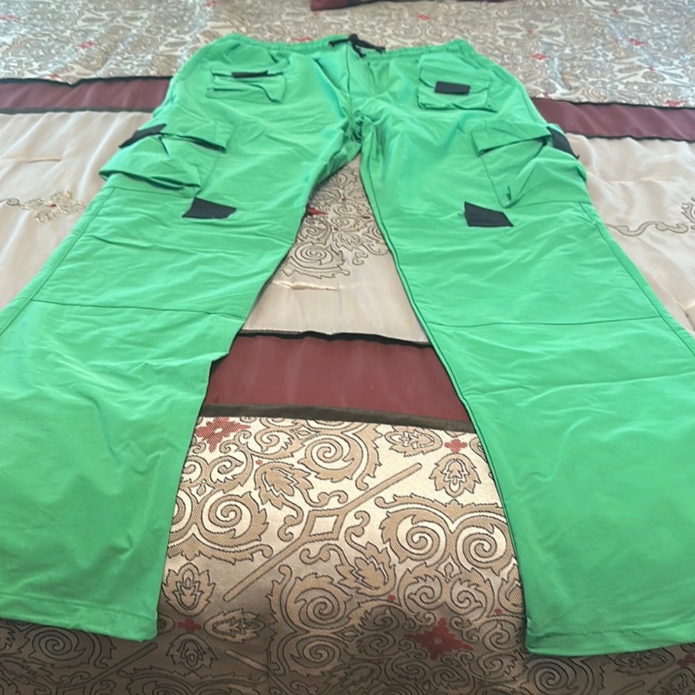 Vibrant Green Cargo Pants with Sturdy Fabric